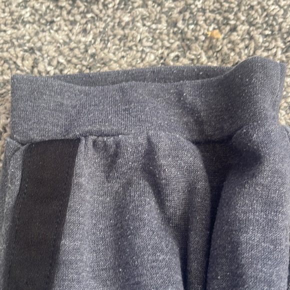 Grey capri sweat pants size Large - Picture 8 of 12
